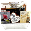 Nupcias de lujo: delicias gourmet y cesta de regalo de boda con recuerdos