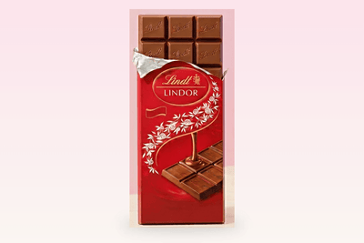 Lindt LINDOR Milk Chocolate Bar 100g – Signature Swiss Chocolate Indulgence - Glitter Baskets - 
