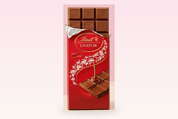 Lindt LINDOR Milk Chocolate Bar 100g – Signature Swiss Chocolate Indulgence - Glitter Baskets - 